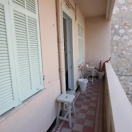 Port De Nice Stalingrad- Appartement 2P, Balcon,Wifi,Clim アパート ニース